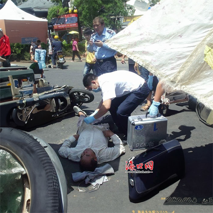 云南省昆明市呈貢正規(guī)救護車出租到楚雄彝族南華縣正規(guī)私人救護車