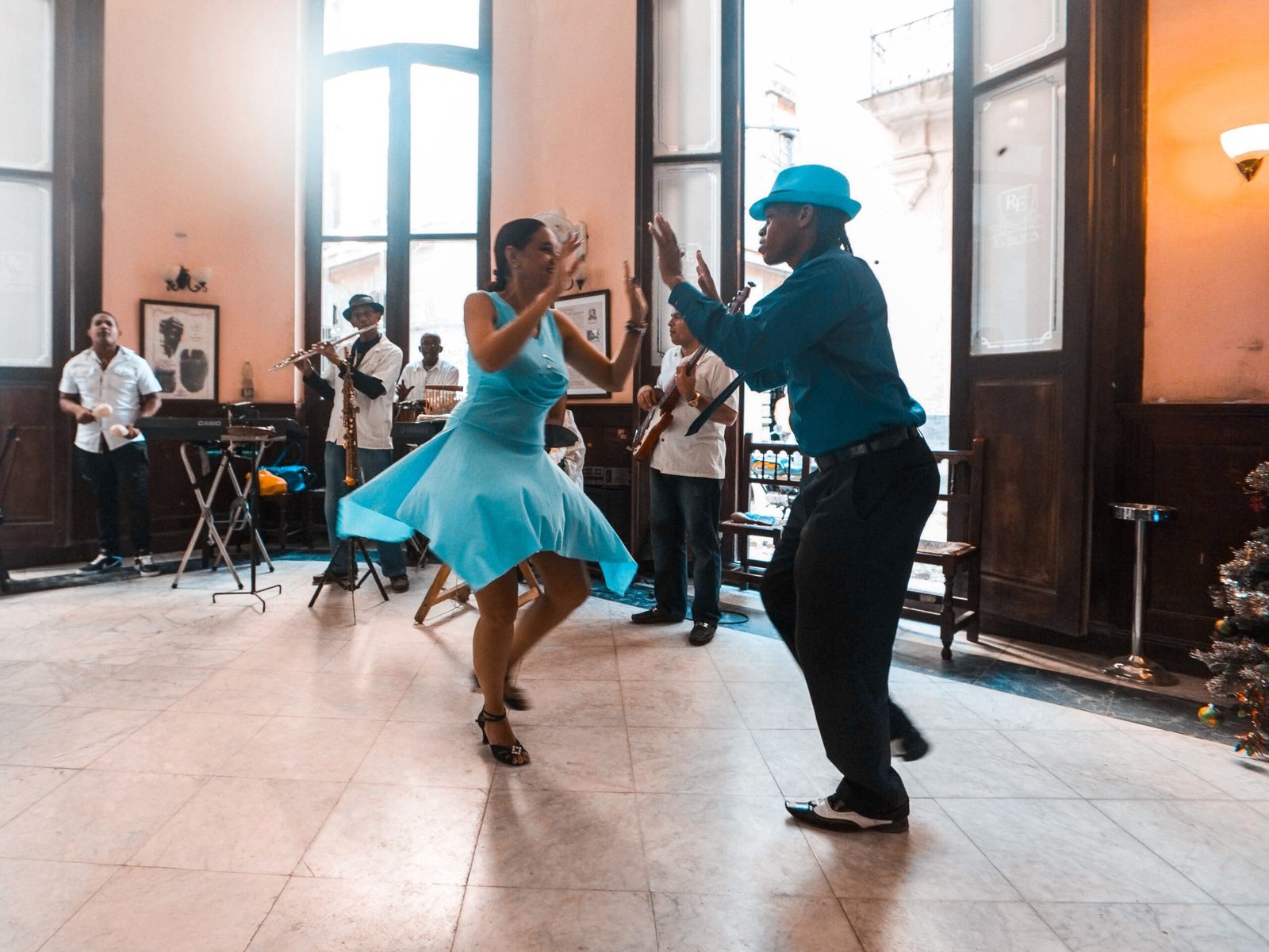 Experience a traditional Cuban salsa dance class