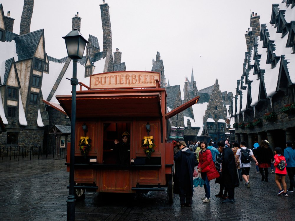Grab a Butterbeer-flavored Treat at the Wizarding World Themed Café in London