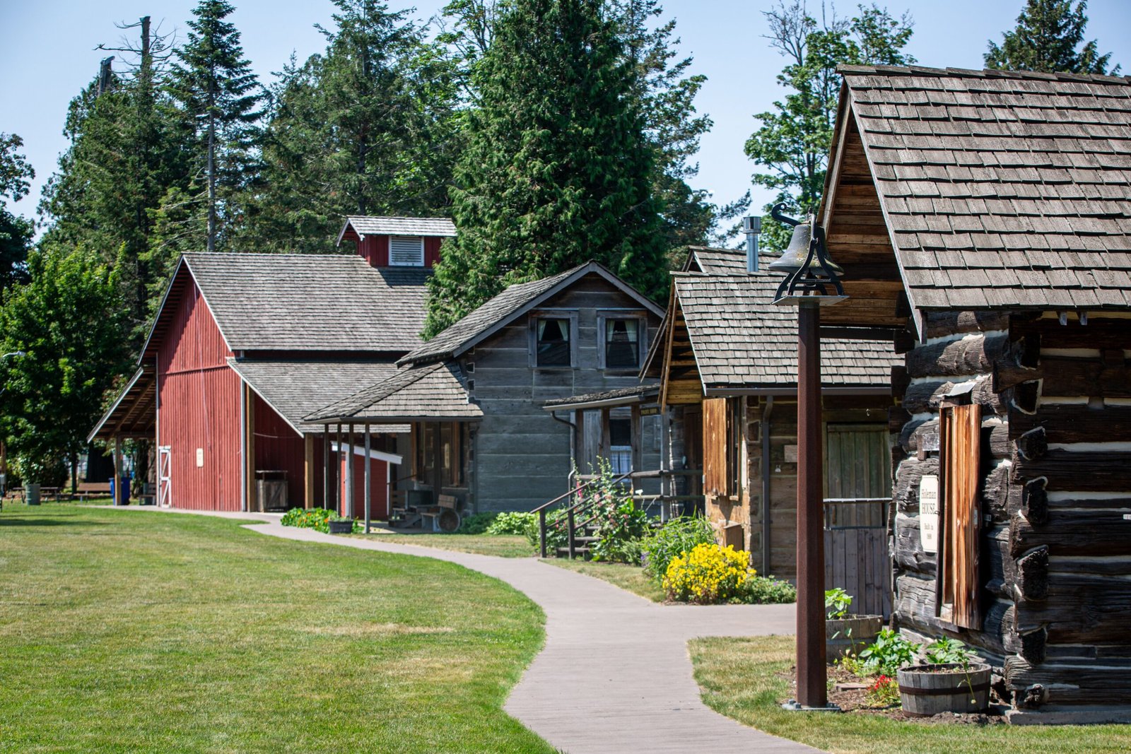 Explore the Historic Hillsborough's Historic District