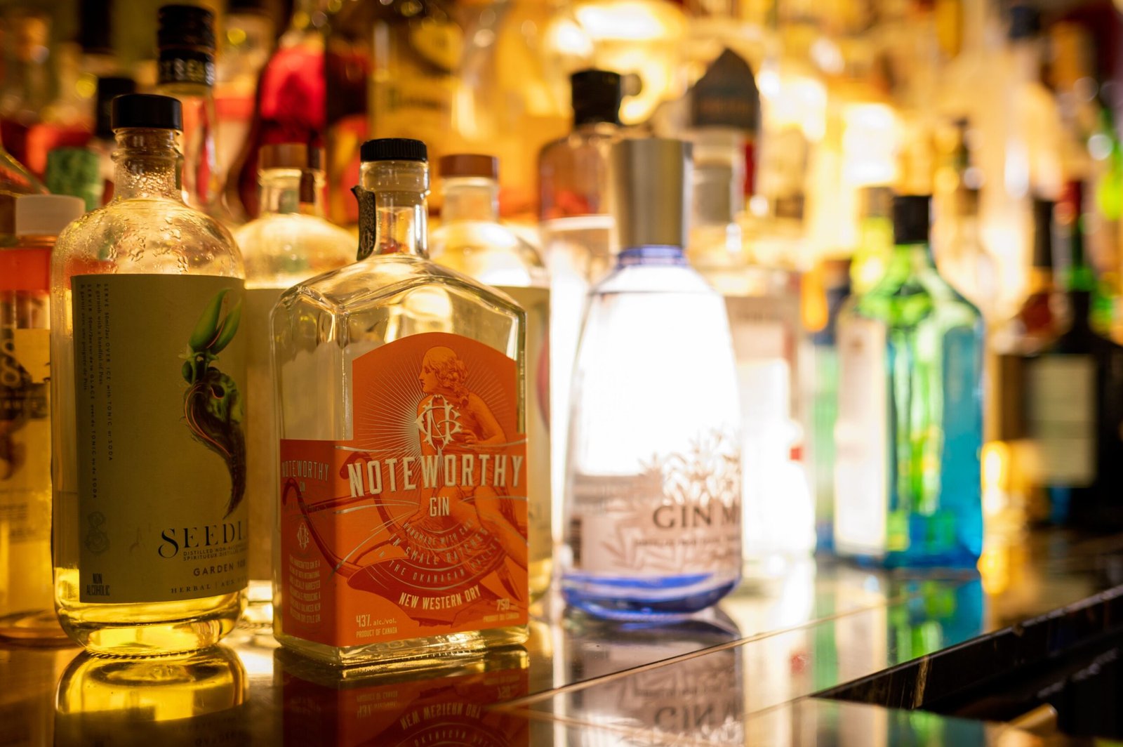 Experience the Vibrant Nightlife at Pubs and Bars like The Oar