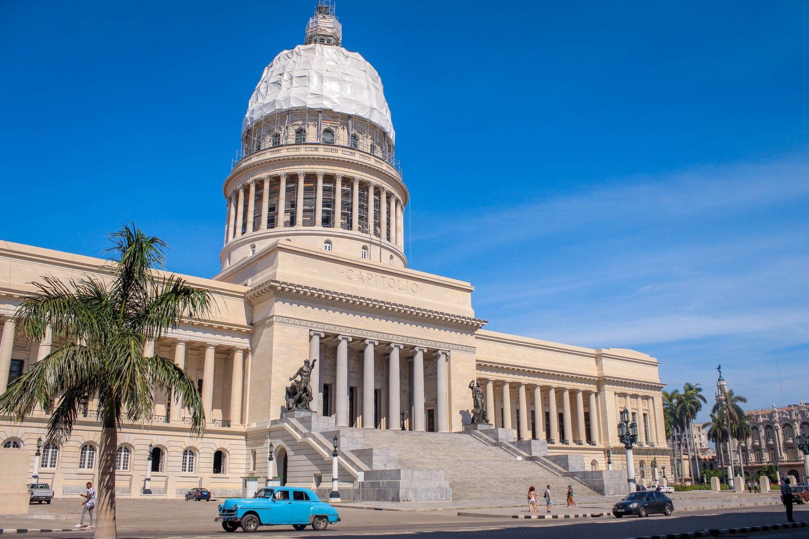 Explore the beautiful architecture of El Capitolio