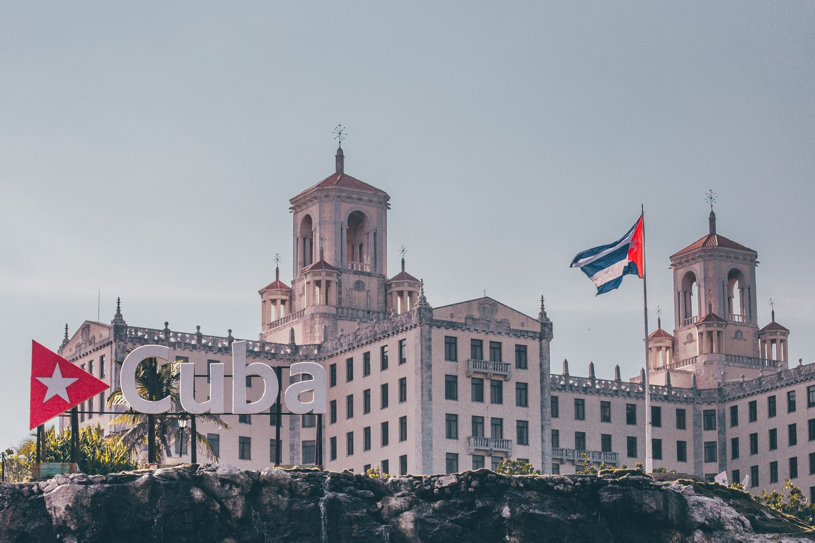 Visit the iconic Hotel Nacional de Cuba for a drink