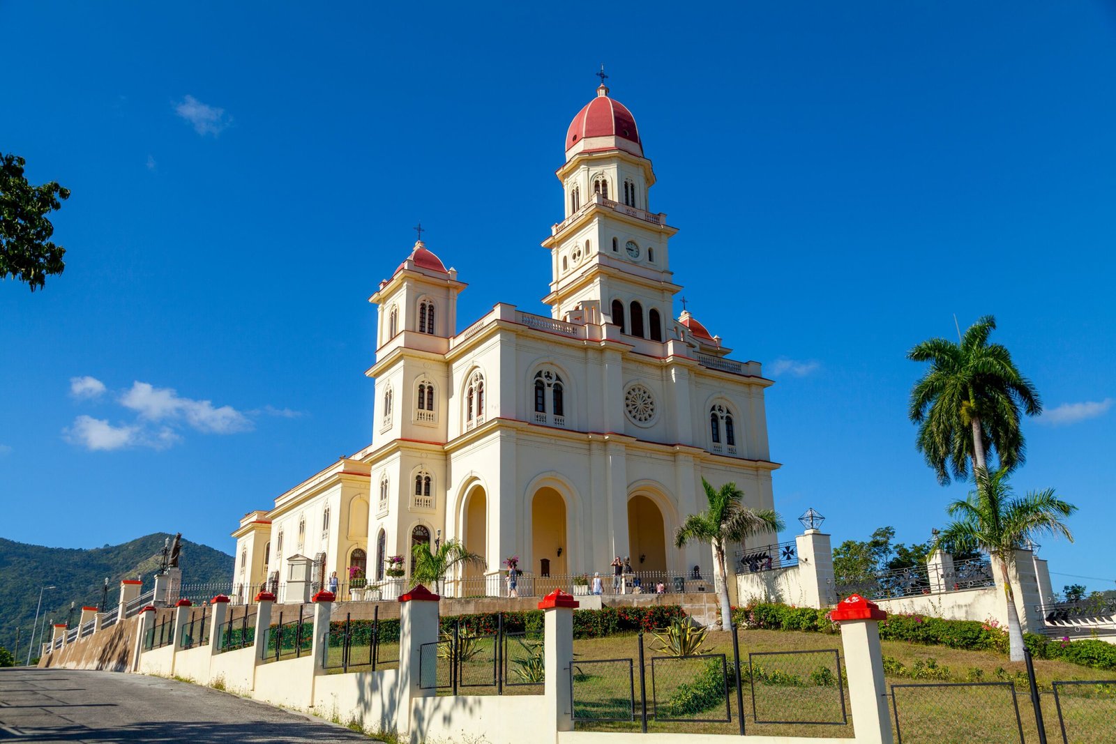 Visit the Plaza de la Revolución to See Iconic Monuments