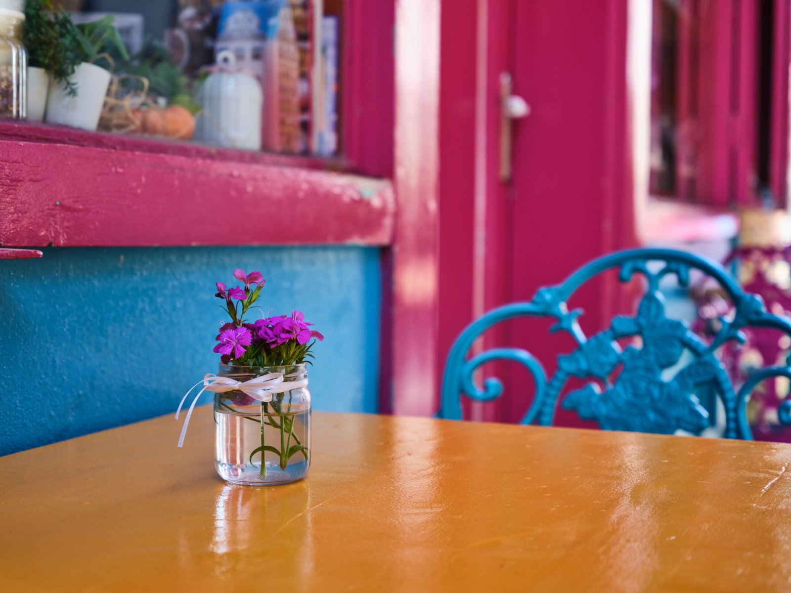 Enjoy a Meal at Unique Local Diners