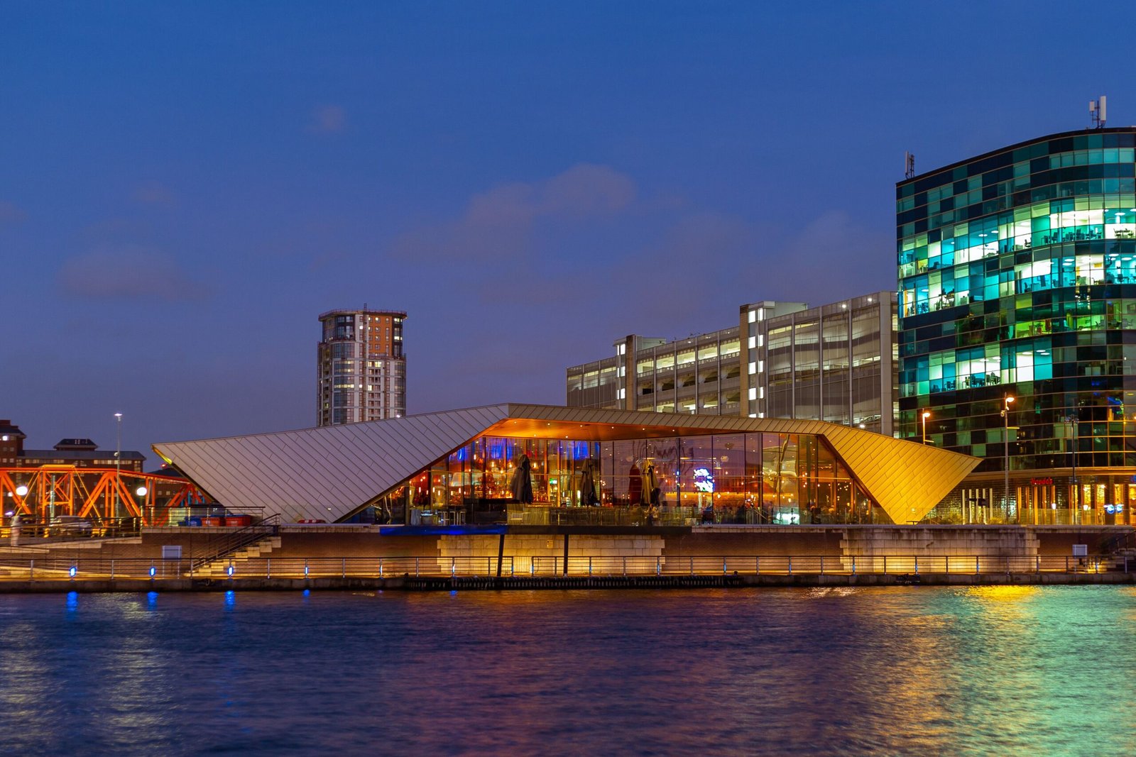 Enjoy a Meal at One of the Riverside Restaurants Like the BlueWater Casino