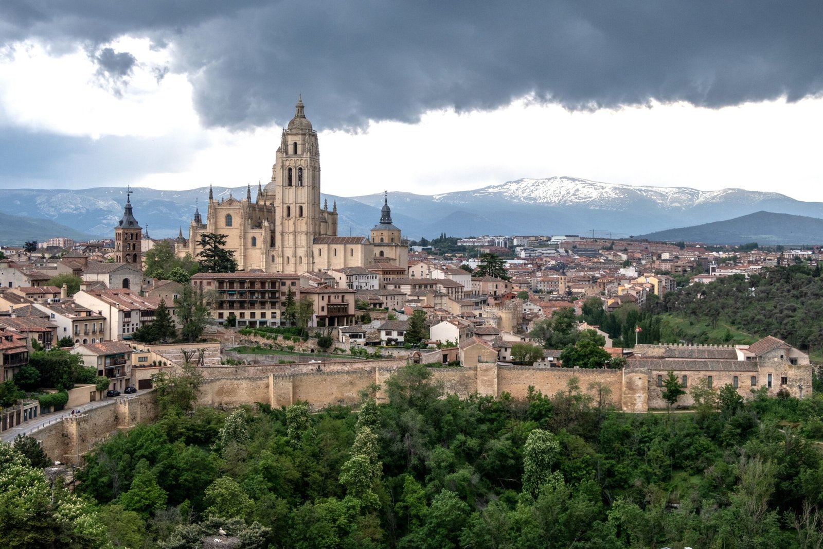 Explore the Stunning Segovia Cathedral