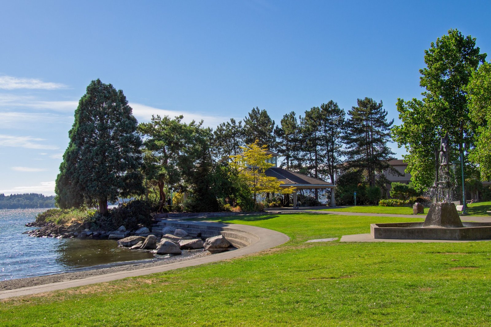Stroll through the beautiful Marina Park