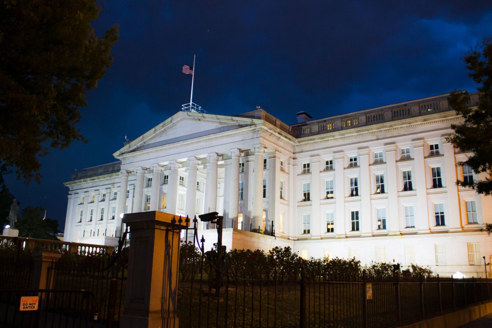 Walk the Beautiful Paths of Washington Place, the Governor's Residence