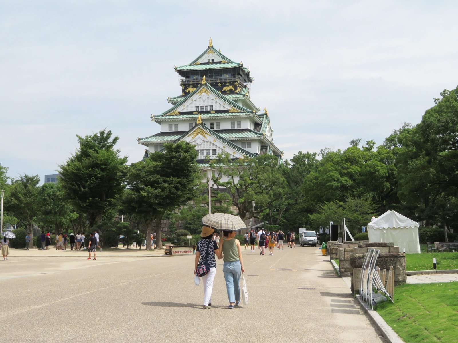 Visit Osaka Castle and Explore Its Beautiful Park Grounds