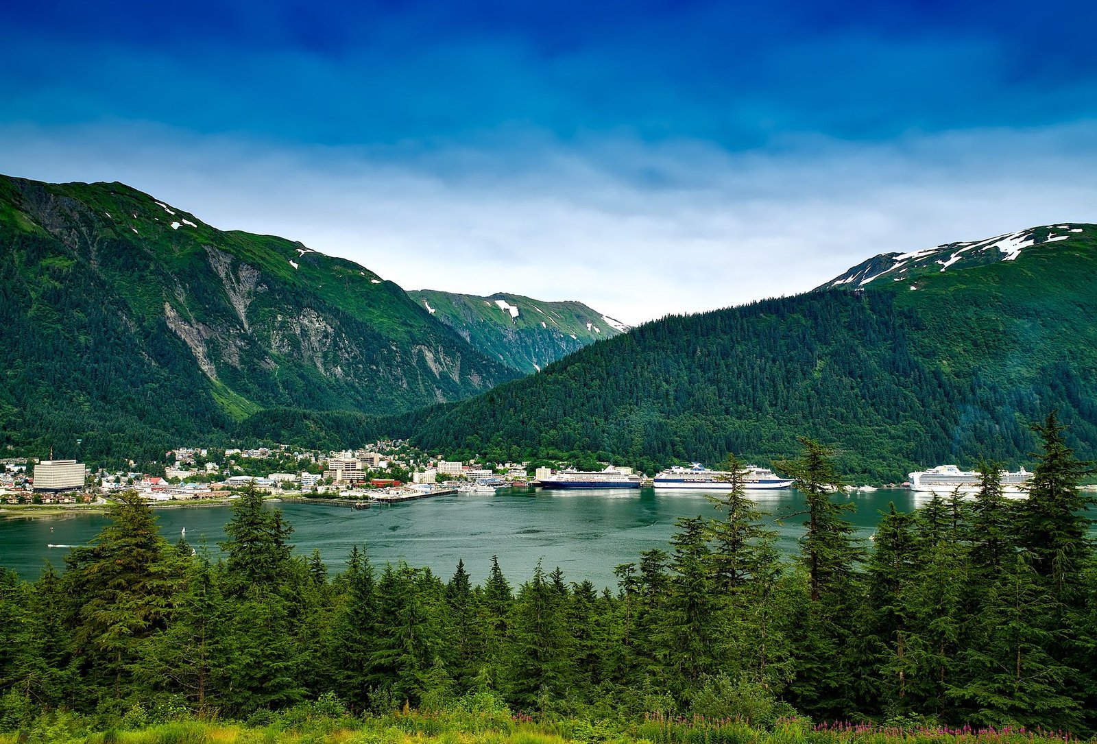 Overview city of Valdez Alaska