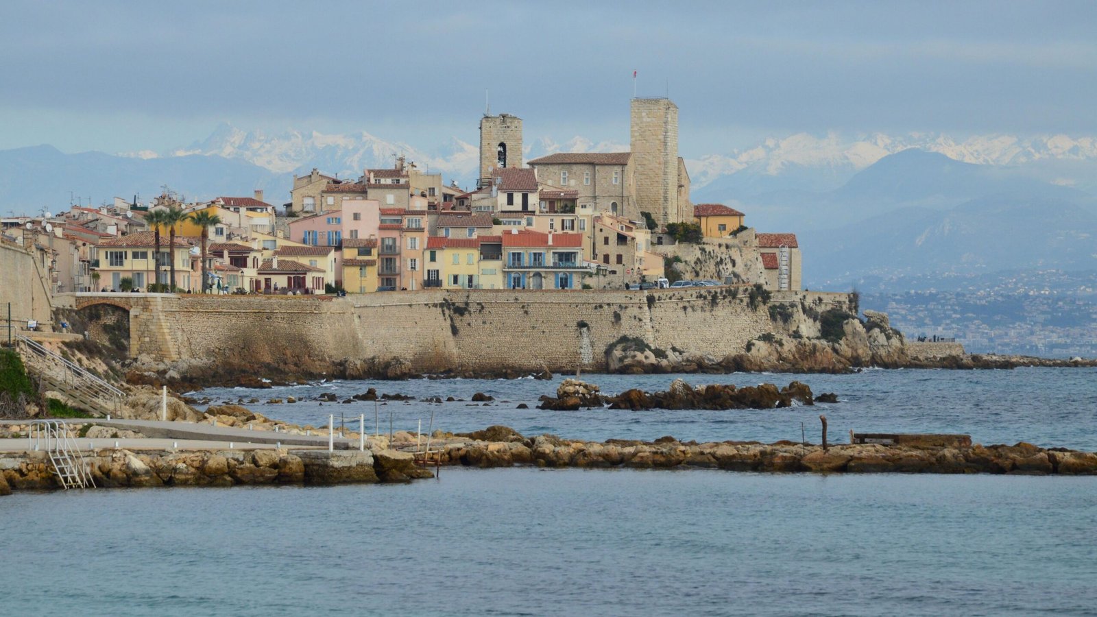 Overview city of Antibes